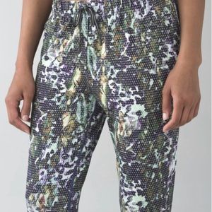 Lululemon Jet Crop slim Luxtreme Pant size 6